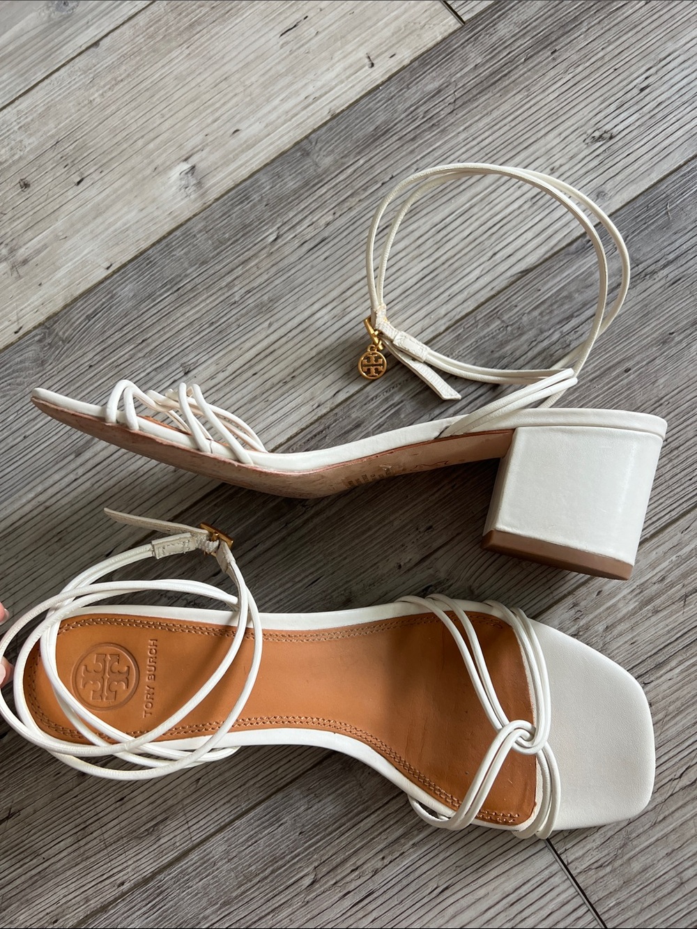 Tory Burch white sandals block heels shoes strappy front bridal leather 7.5